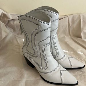 Matisse Aries Western Boot- White